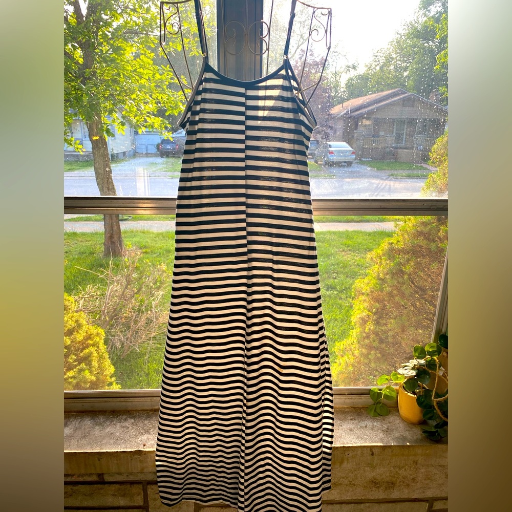 Black and white maci dress. Size M/L.